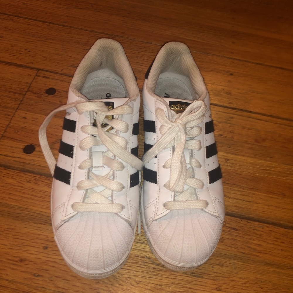 Adidas Women’s Superstar SIZE 6